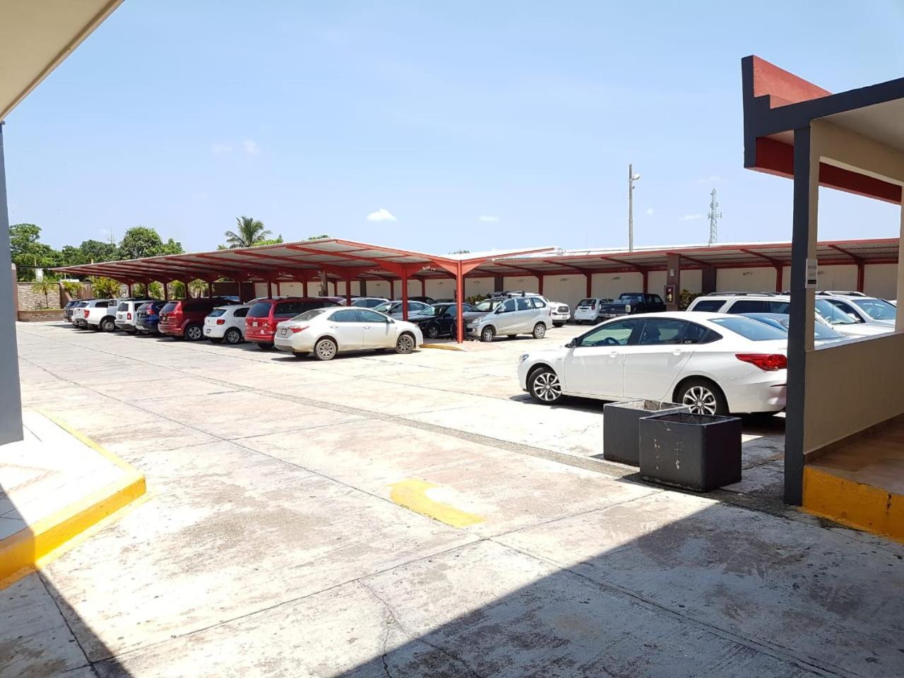 Hotel Madrid Minatitlán Zewnętrze zdjęcie